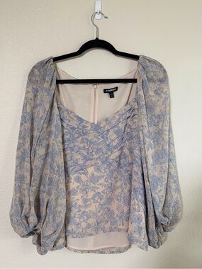 Express Women's Cream and Light Blue Floral Puff Sleeve Blouse
